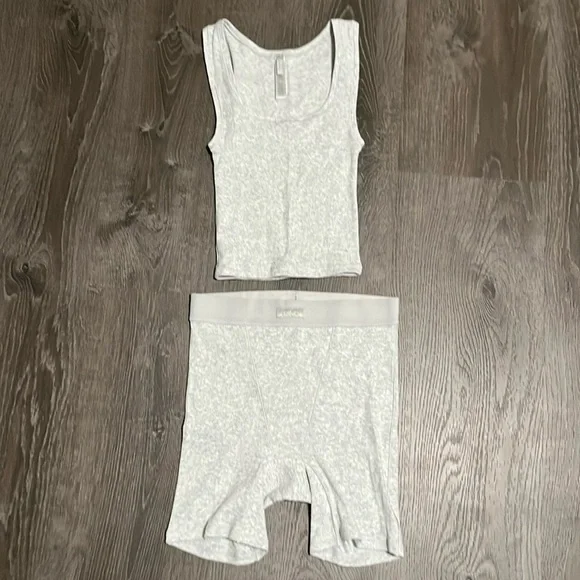 SKIMS Cotton Rib Tank and Cotton Rib Boxer in Light Heather Grey Size XS - Picture 2 of 8